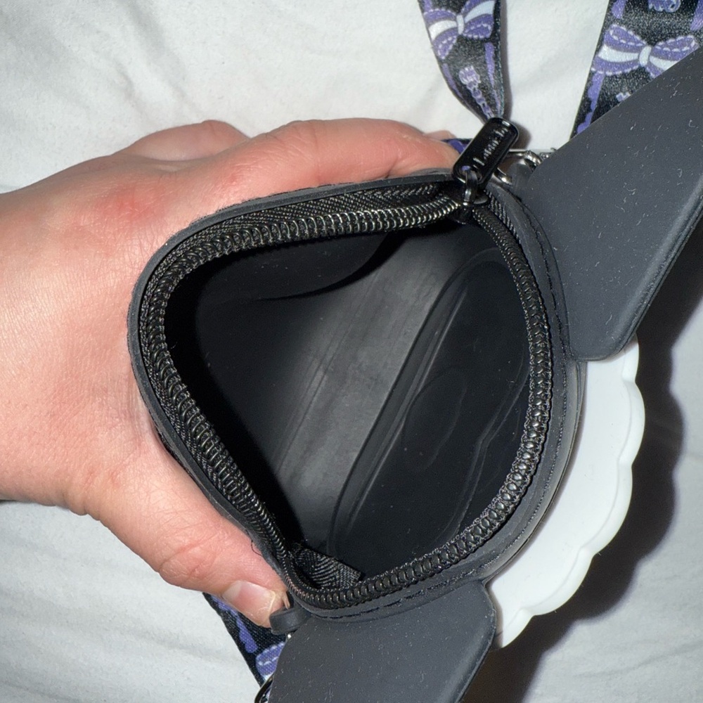 Kuromi Silicone Purse - Picture 6 of 6